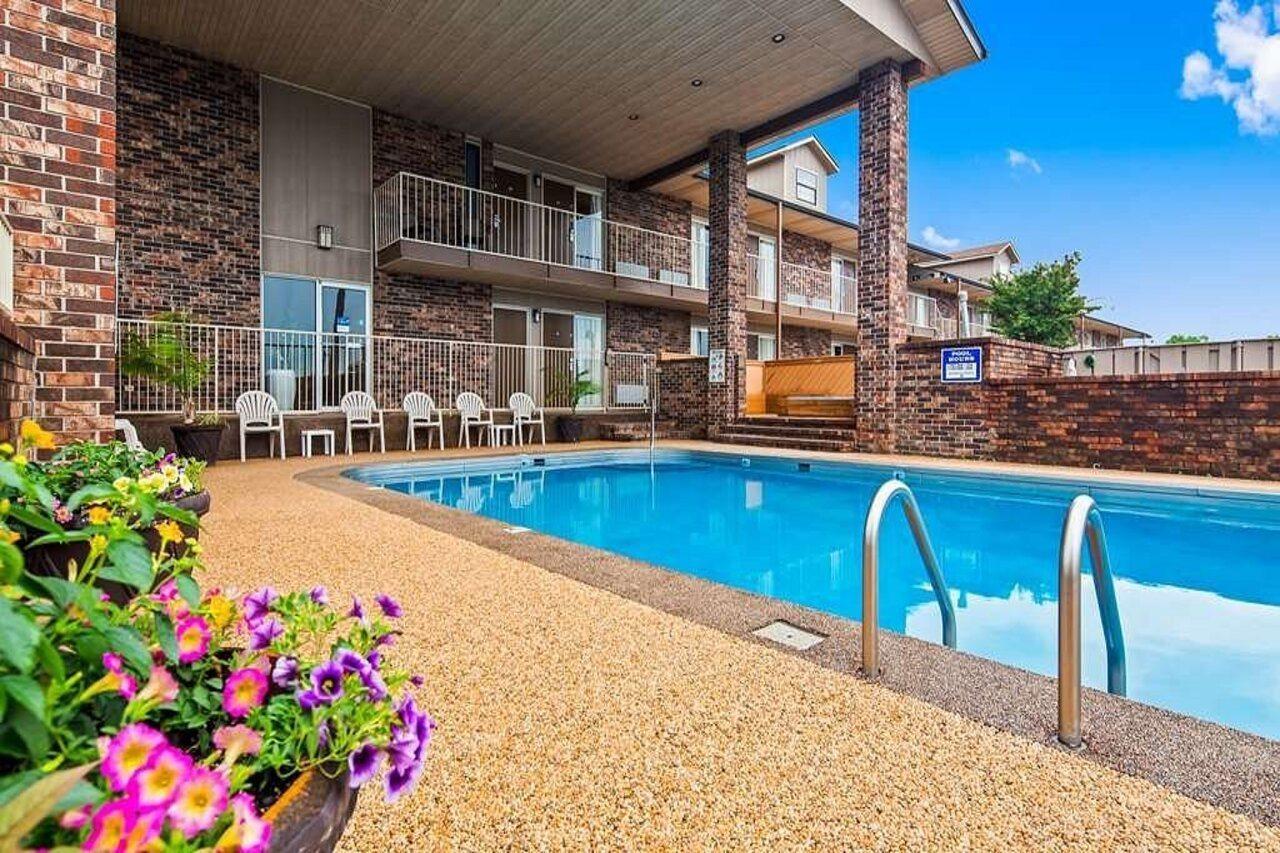 Best Western Sherwood Inn Clarksville Exterior photo