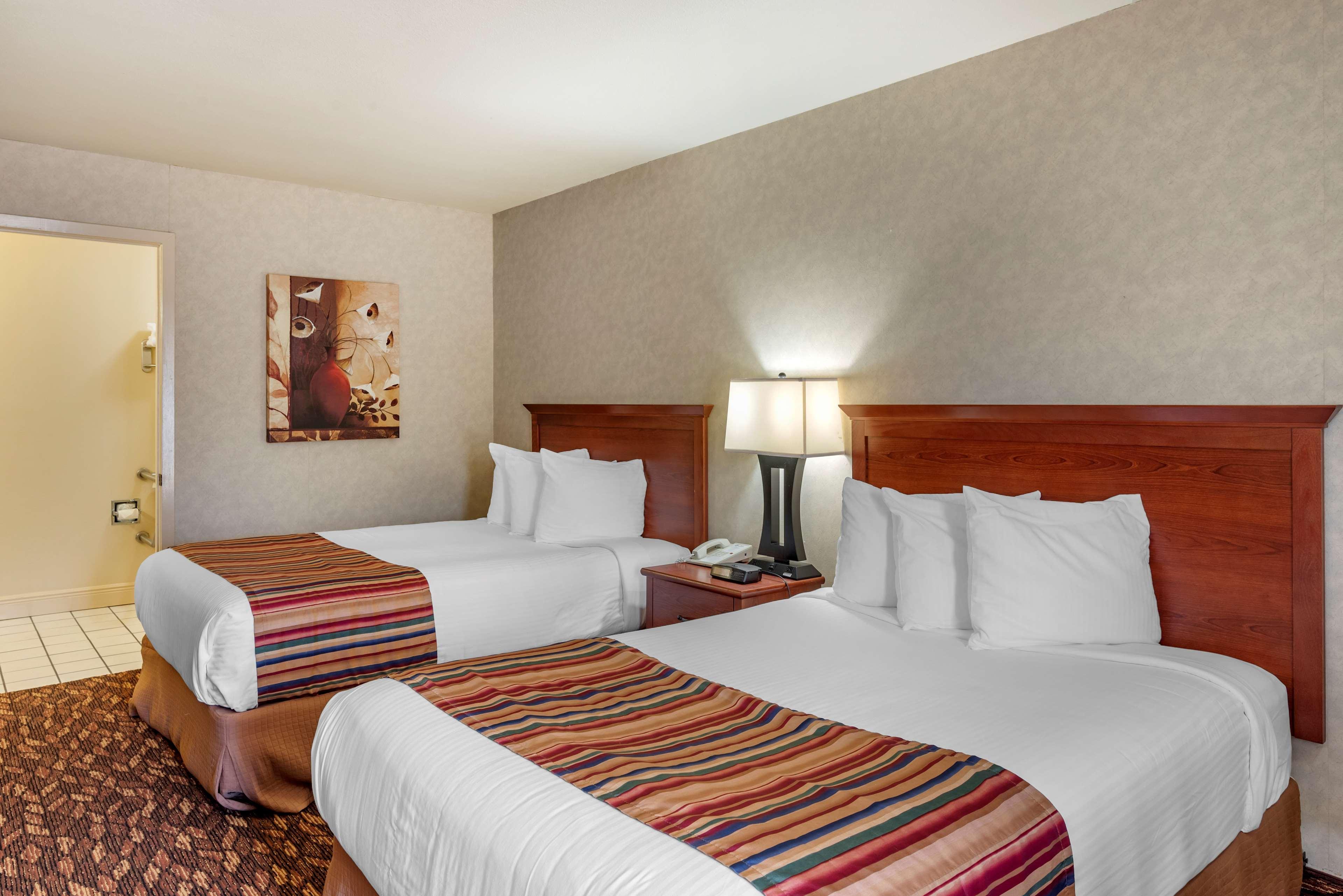 Best Western Sherwood Inn Clarksville Exterior photo