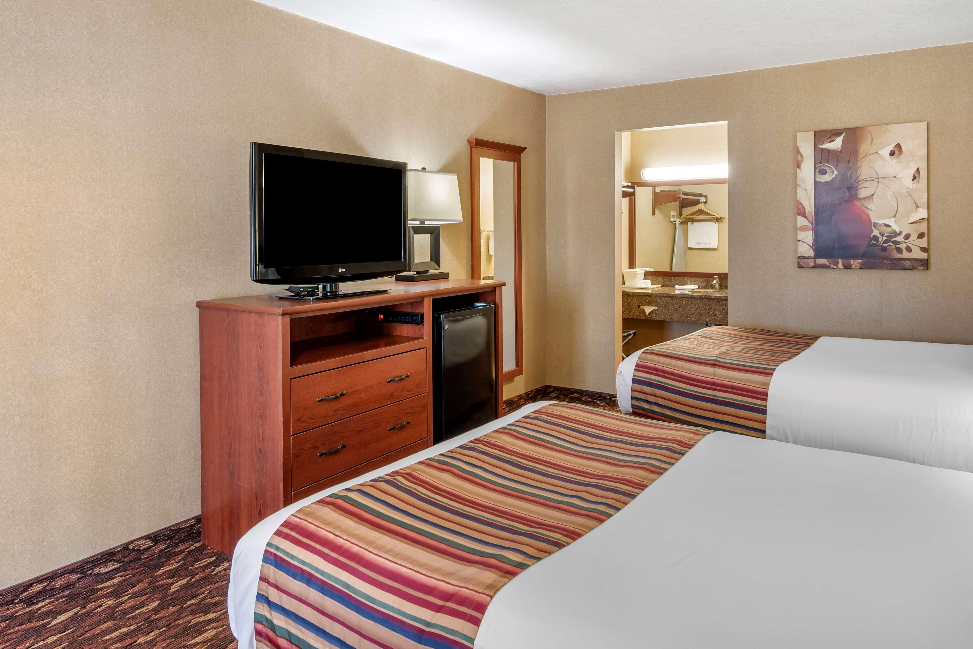 Best Western Sherwood Inn Clarksville Exterior photo
