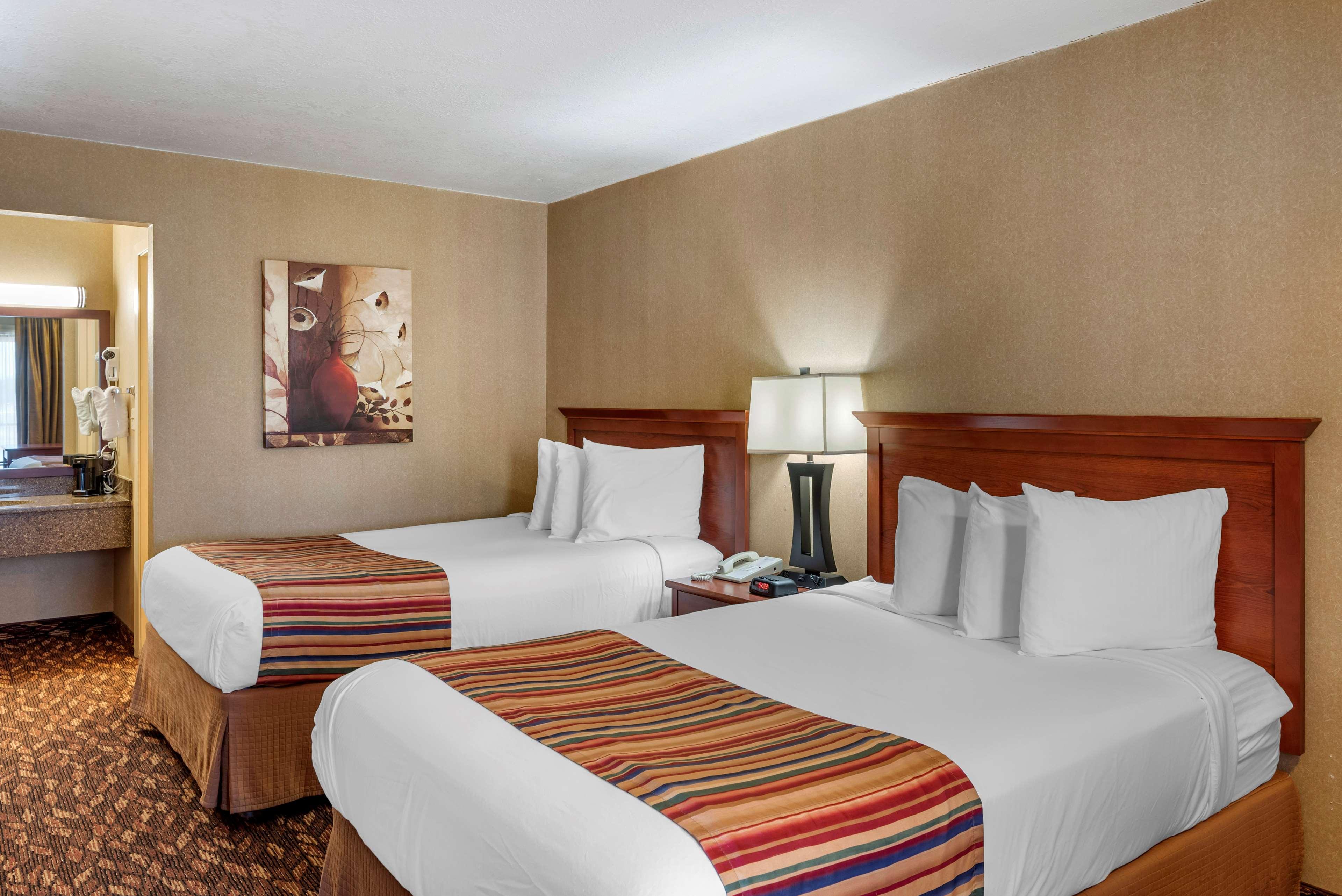 Best Western Sherwood Inn Clarksville Exterior photo