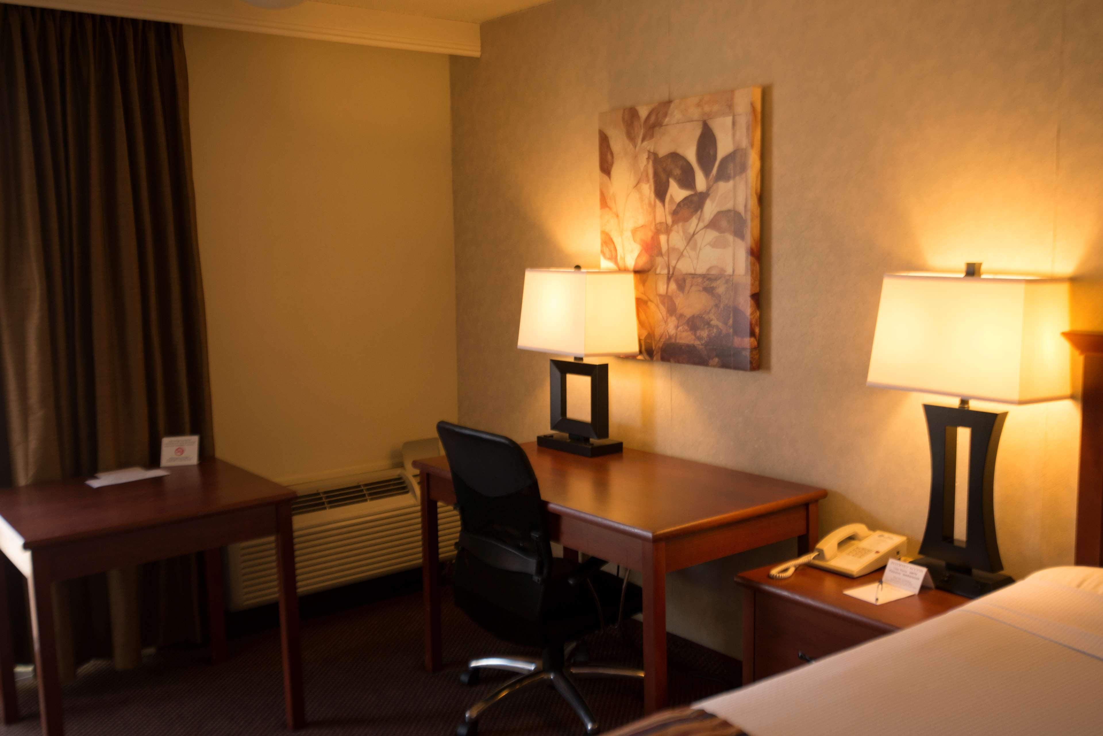 Best Western Sherwood Inn Clarksville Exterior photo