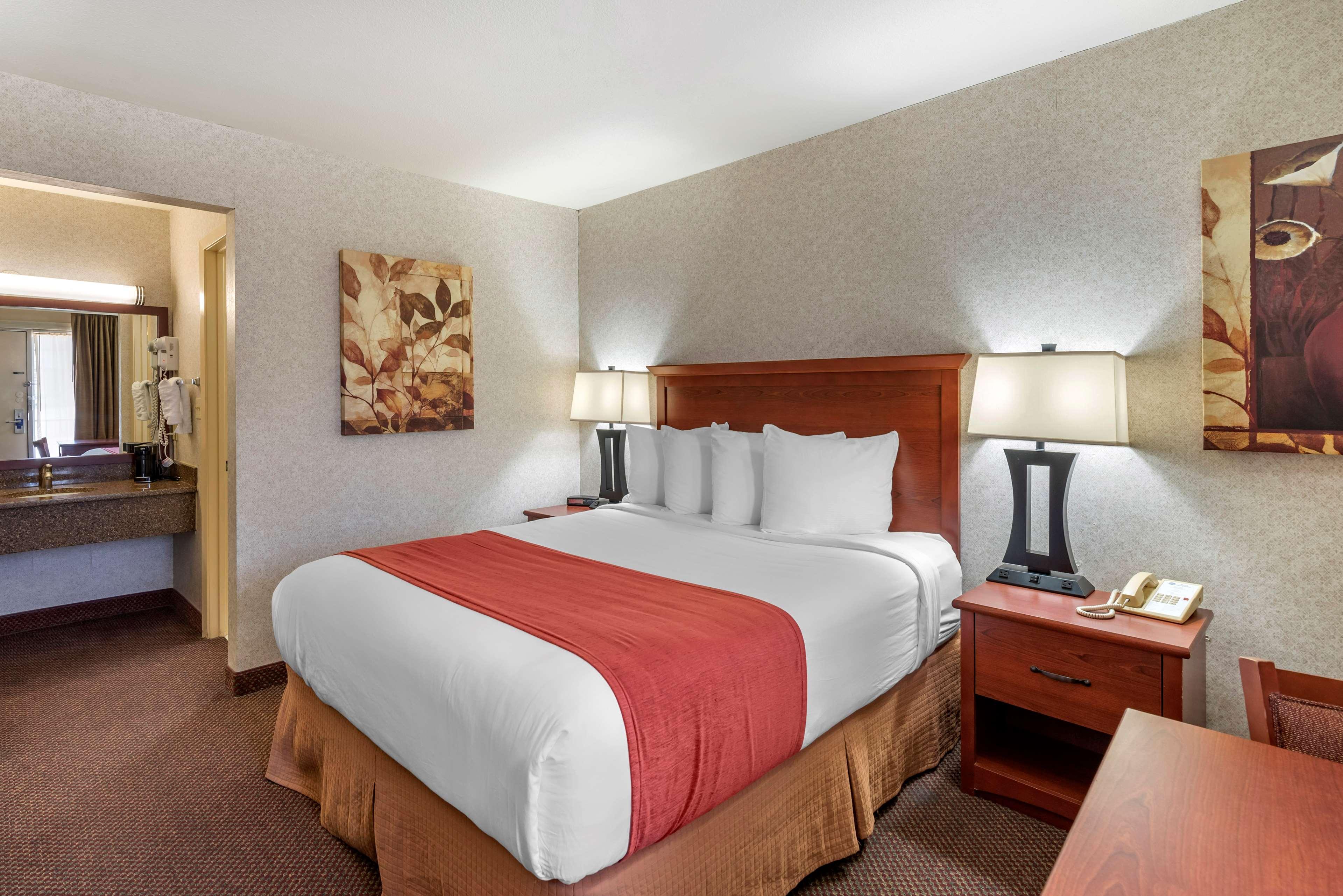 Best Western Sherwood Inn Clarksville Exterior photo