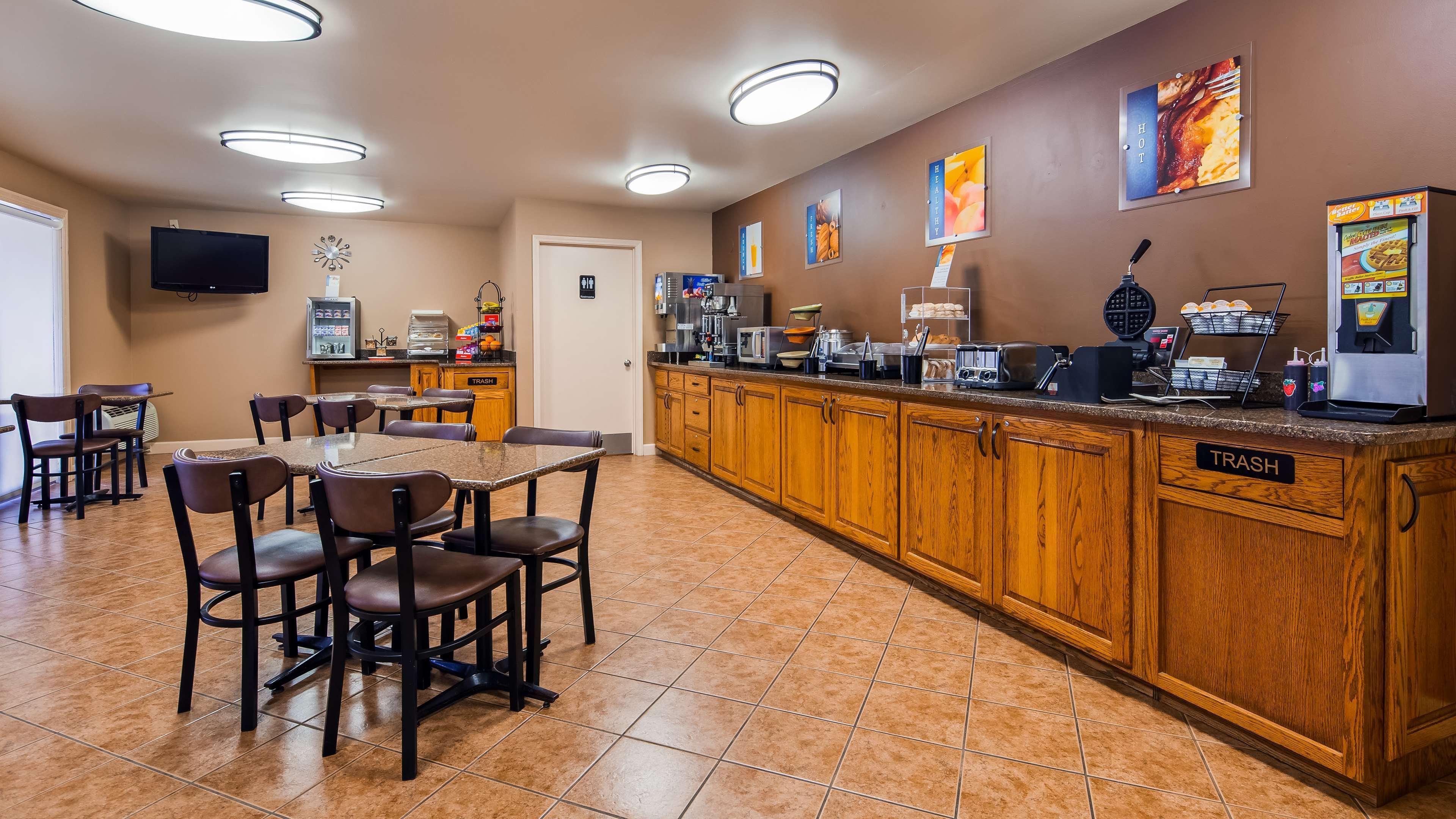 Best Western Sherwood Inn Clarksville Exterior photo