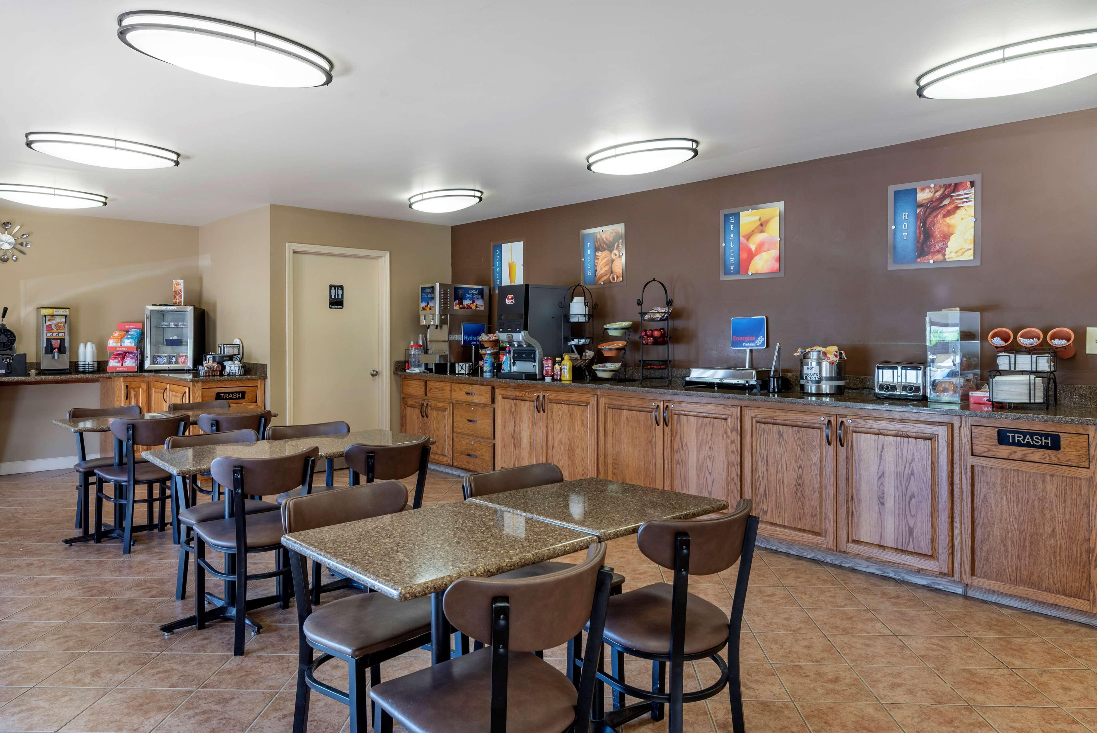 Best Western Sherwood Inn Clarksville Exterior photo