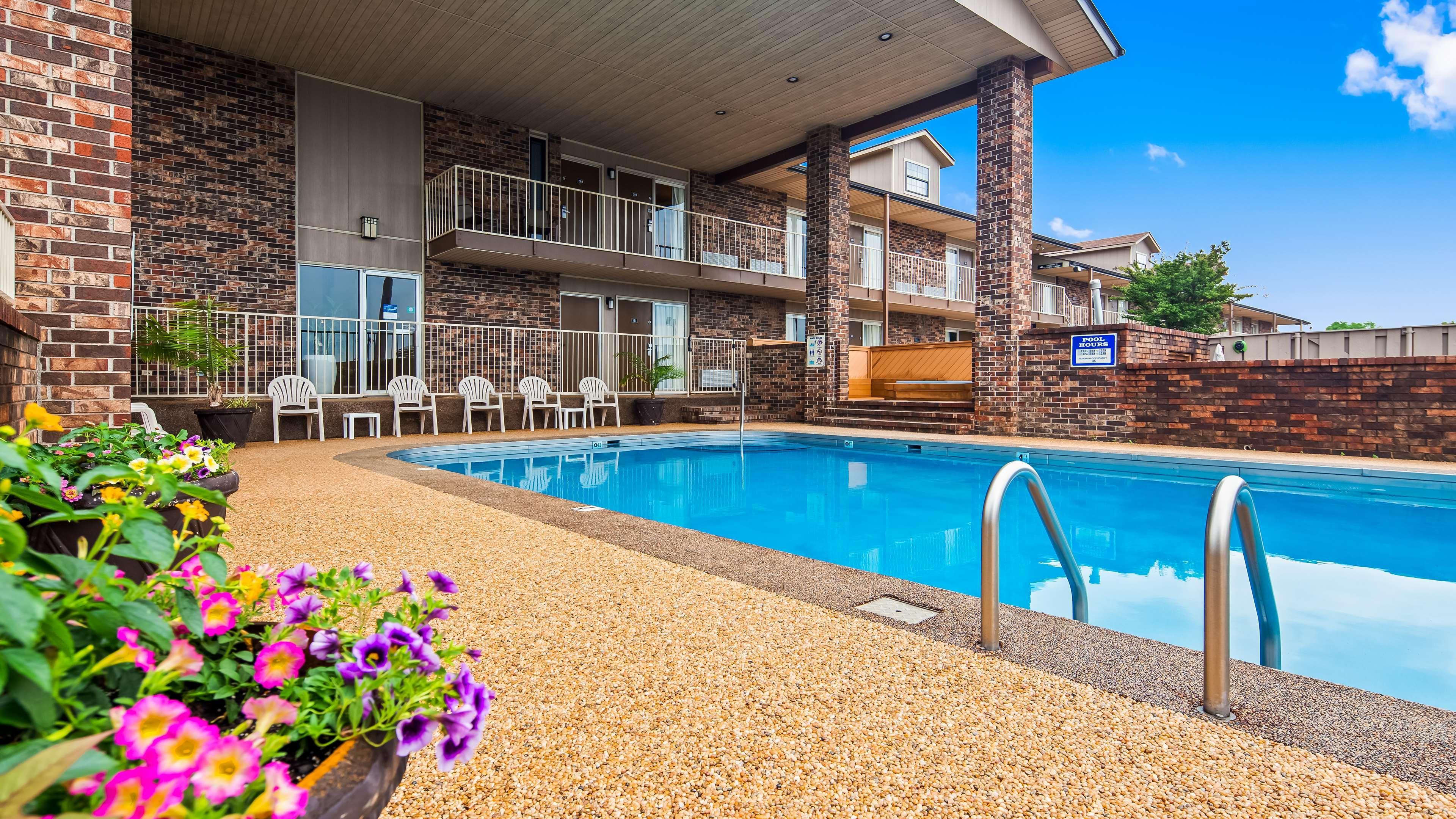 Best Western Sherwood Inn Clarksville Exterior photo
