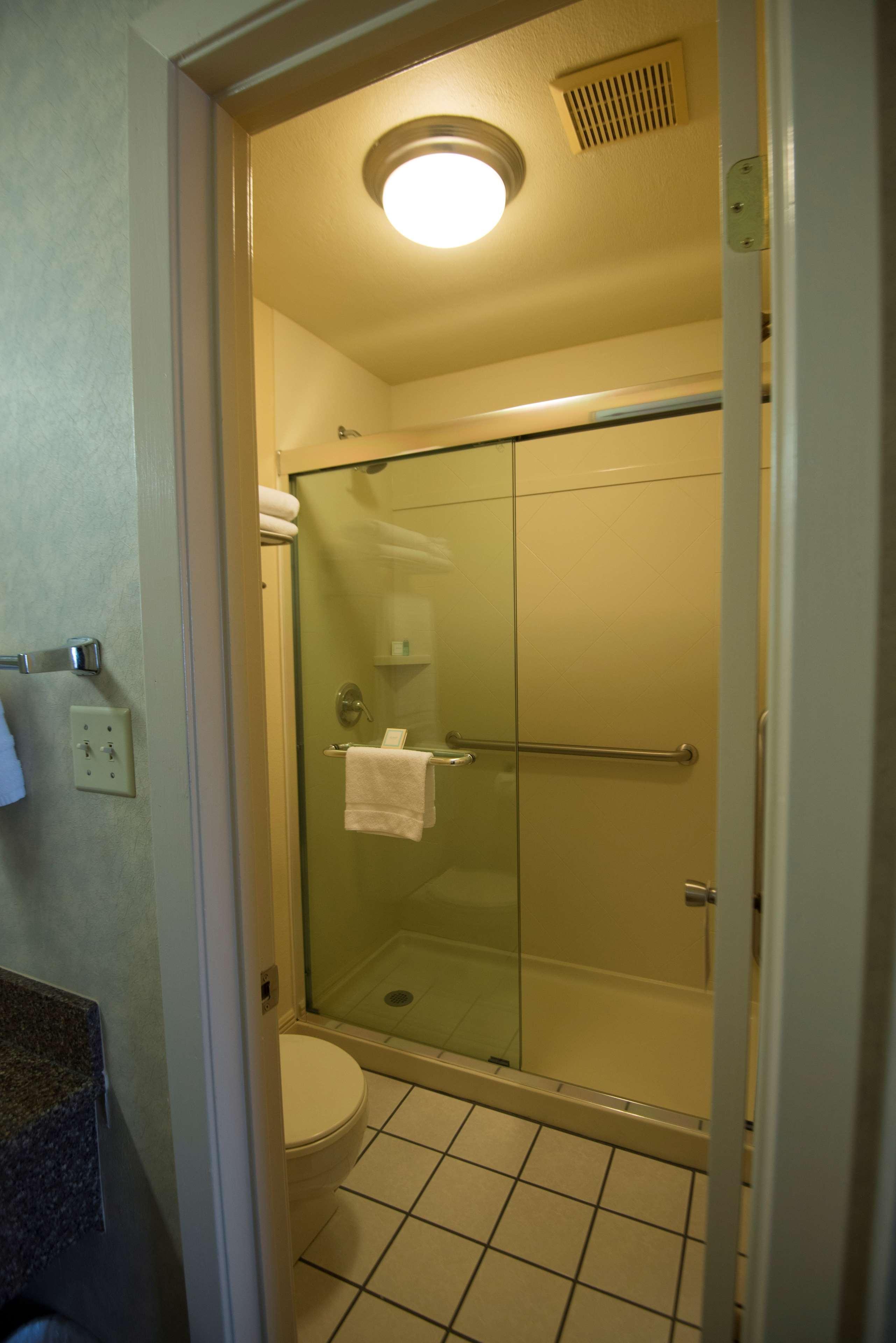 Best Western Sherwood Inn Clarksville Exterior photo
