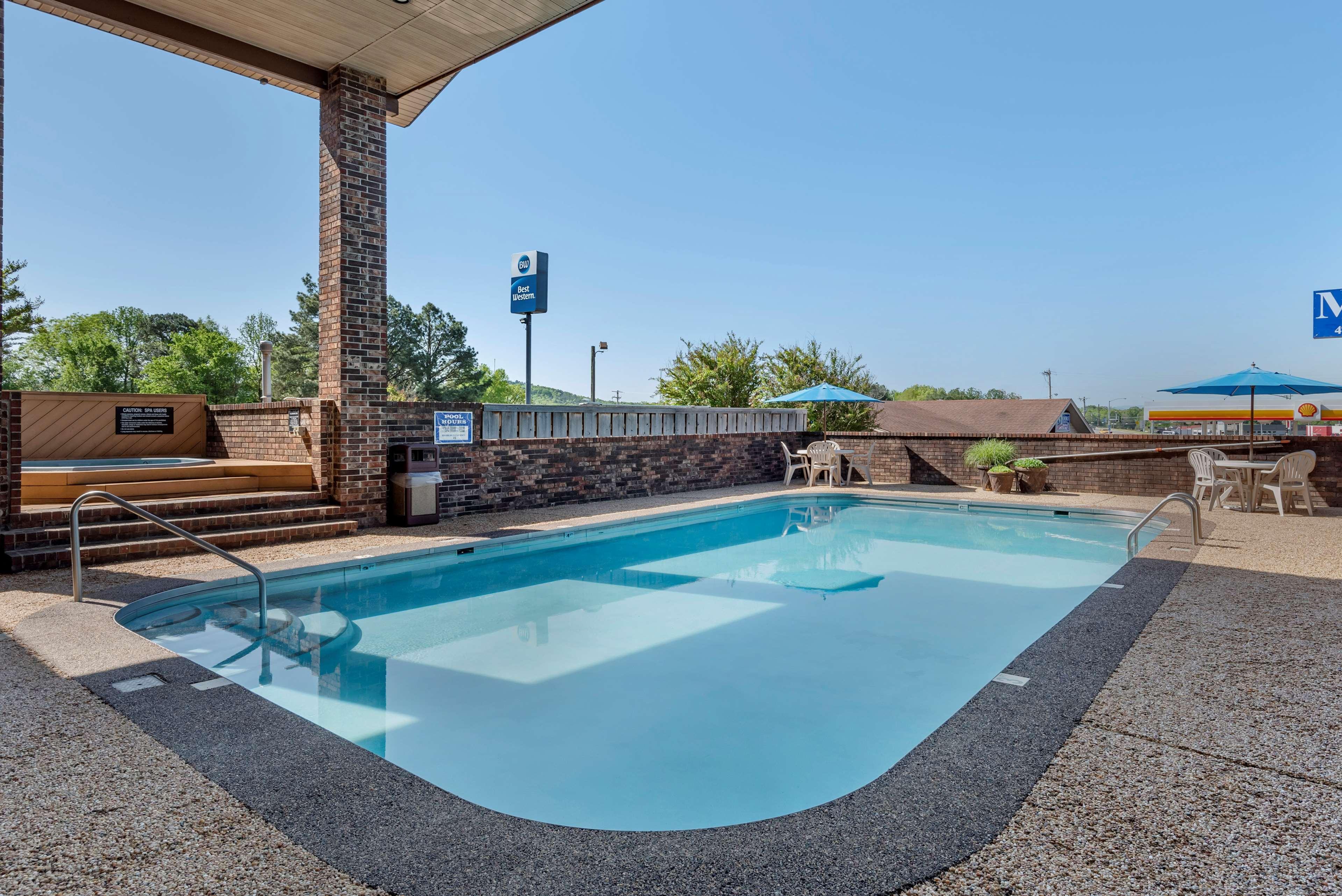 Best Western Sherwood Inn Clarksville Exterior photo