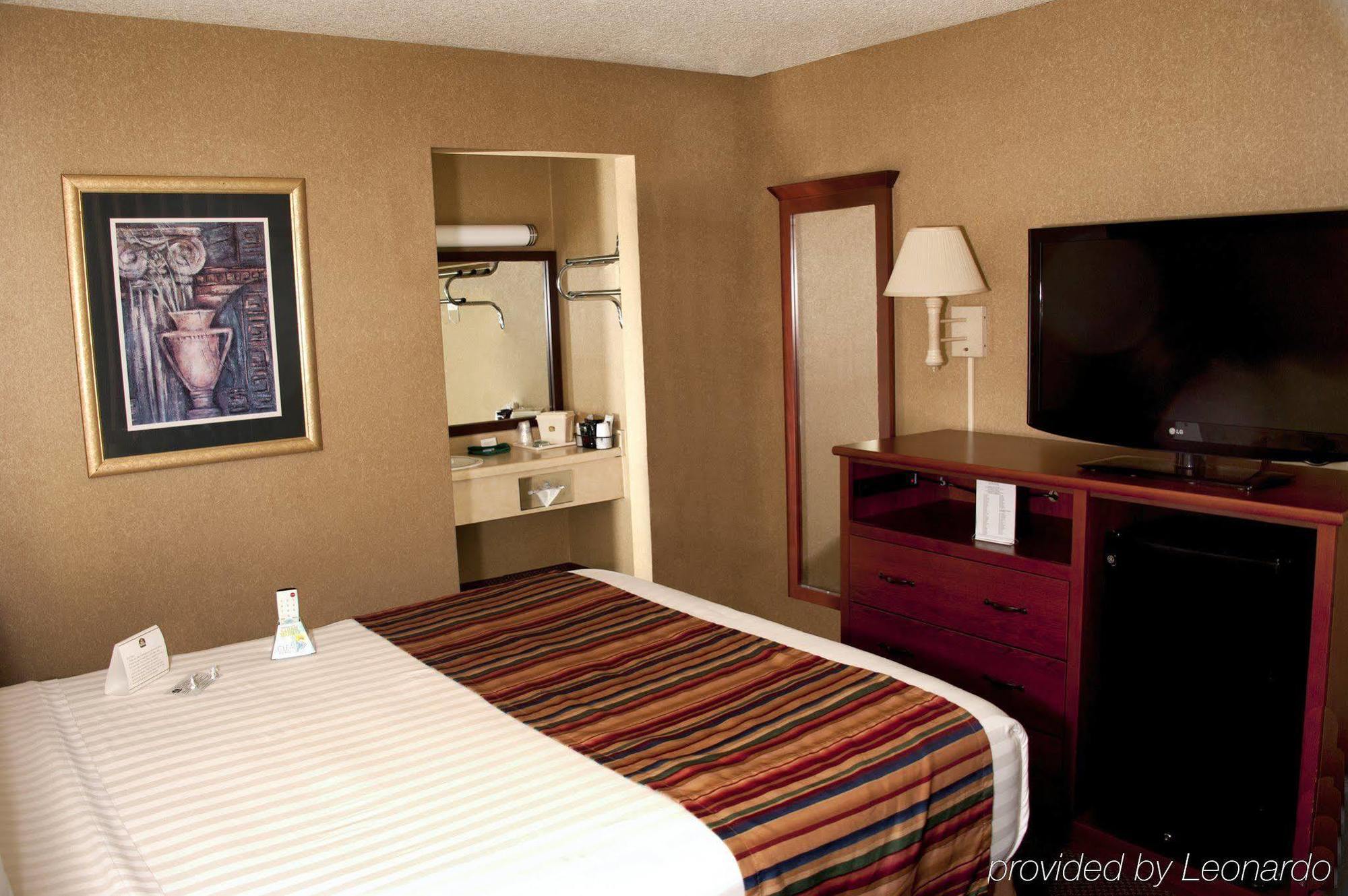 Best Western Sherwood Inn Clarksville Room photo