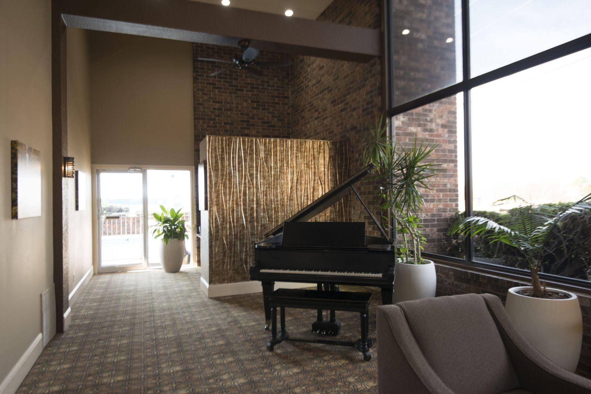 Best Western Sherwood Inn Clarksville Exterior photo