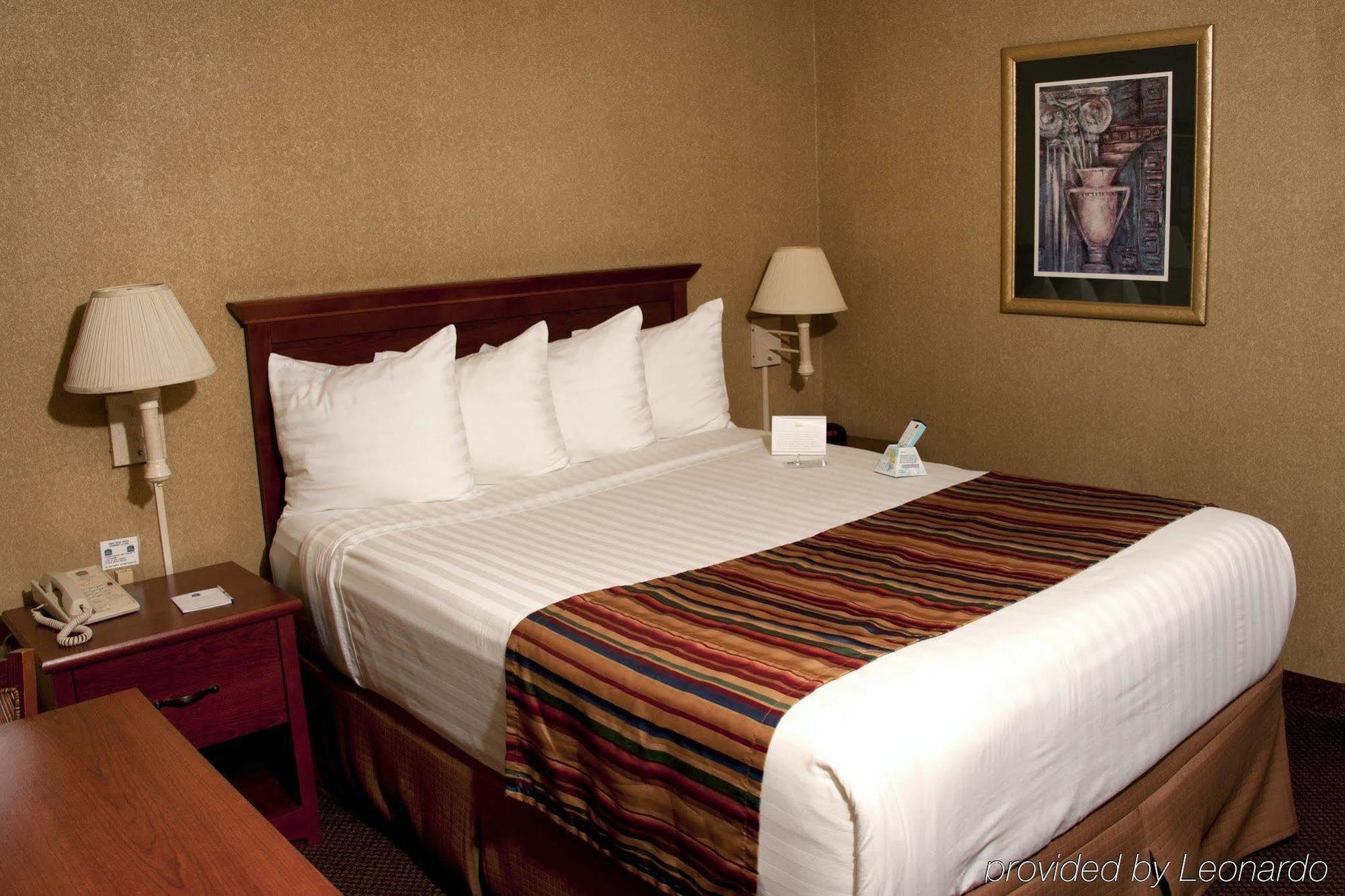 Best Western Sherwood Inn Clarksville Room photo