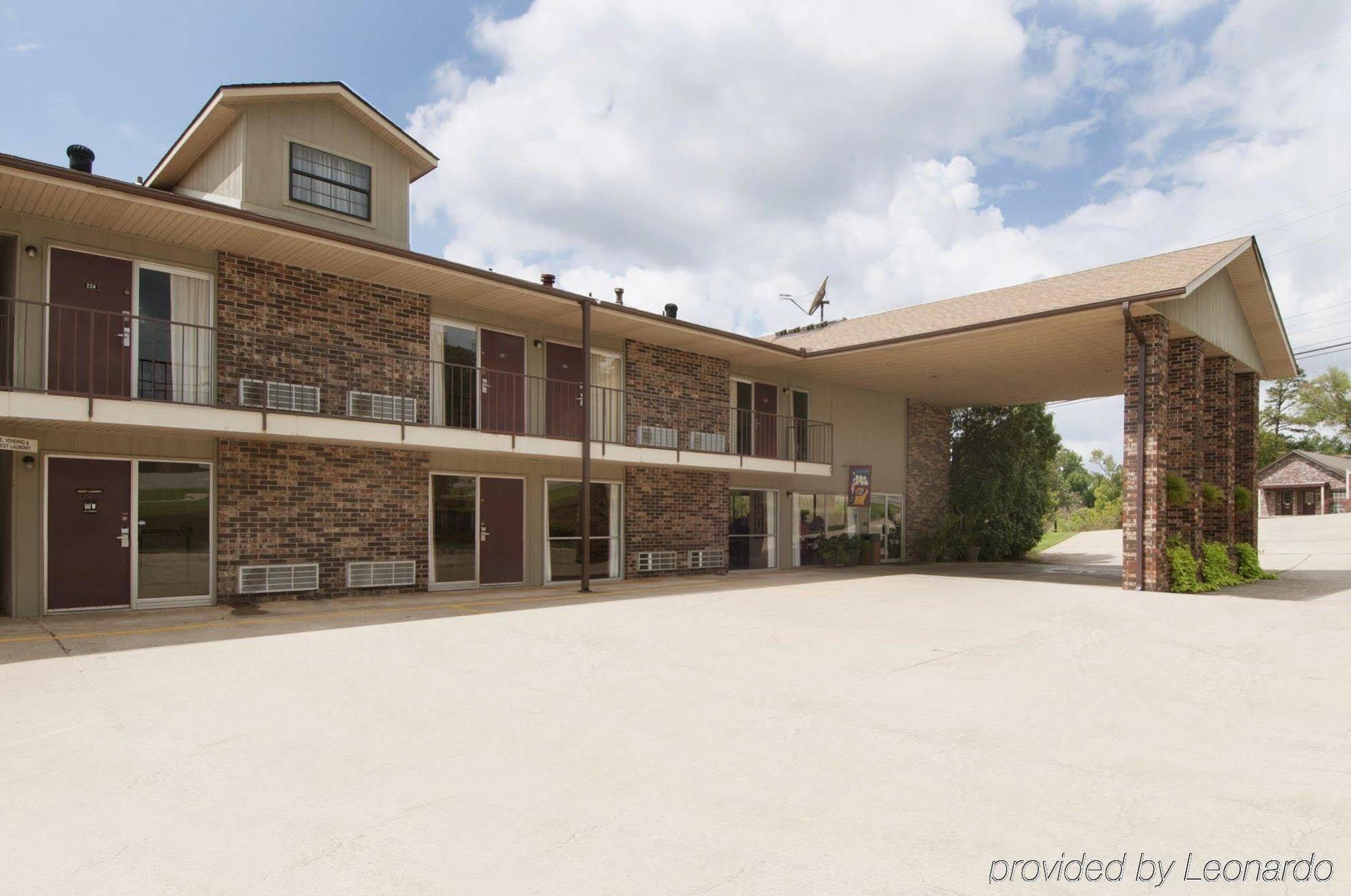 Best Western Sherwood Inn Clarksville Exterior photo