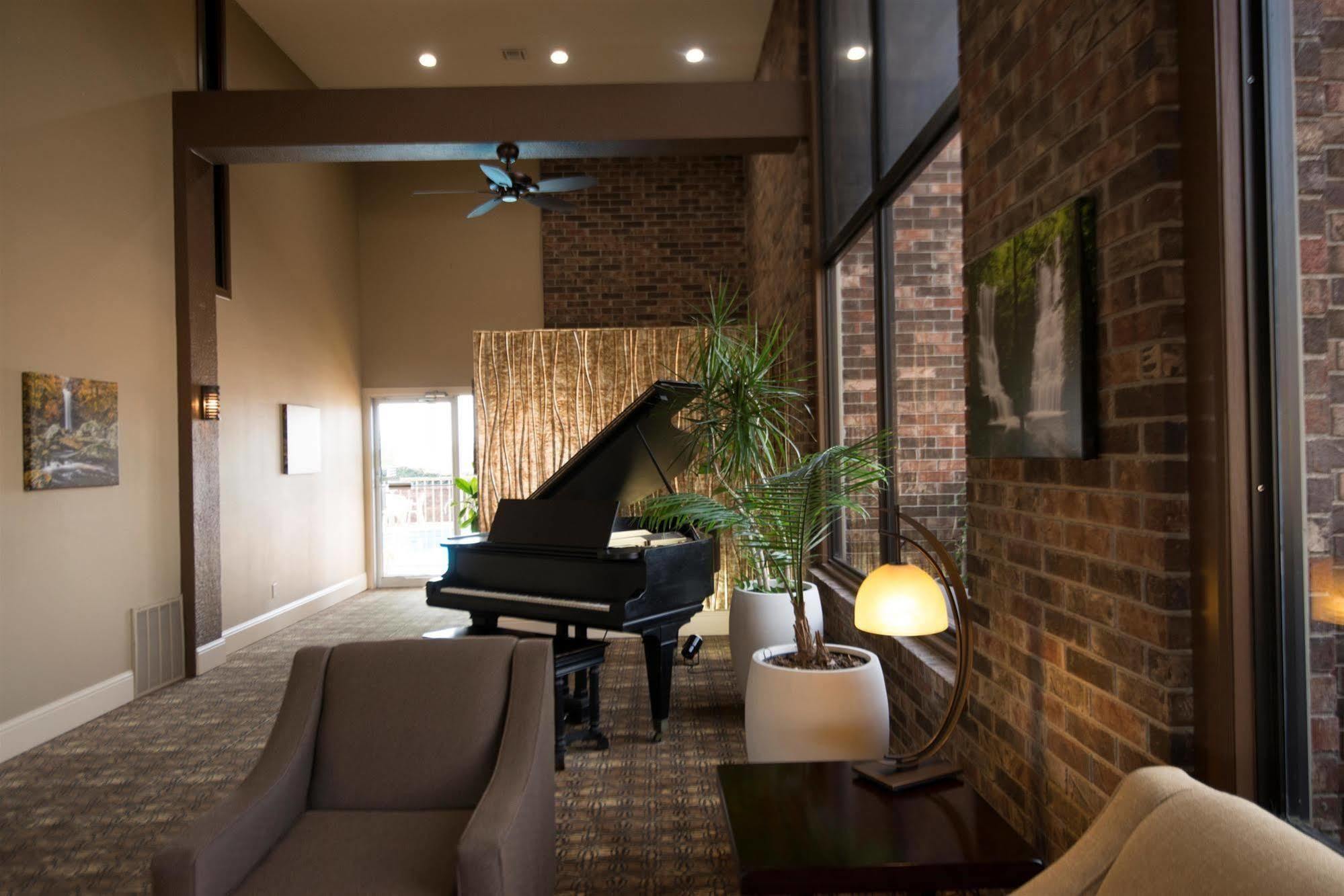 Best Western Sherwood Inn Clarksville Exterior photo